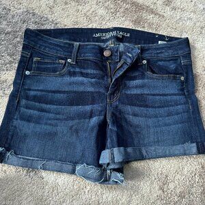 Women's American Eagle jean short super stretch size 14